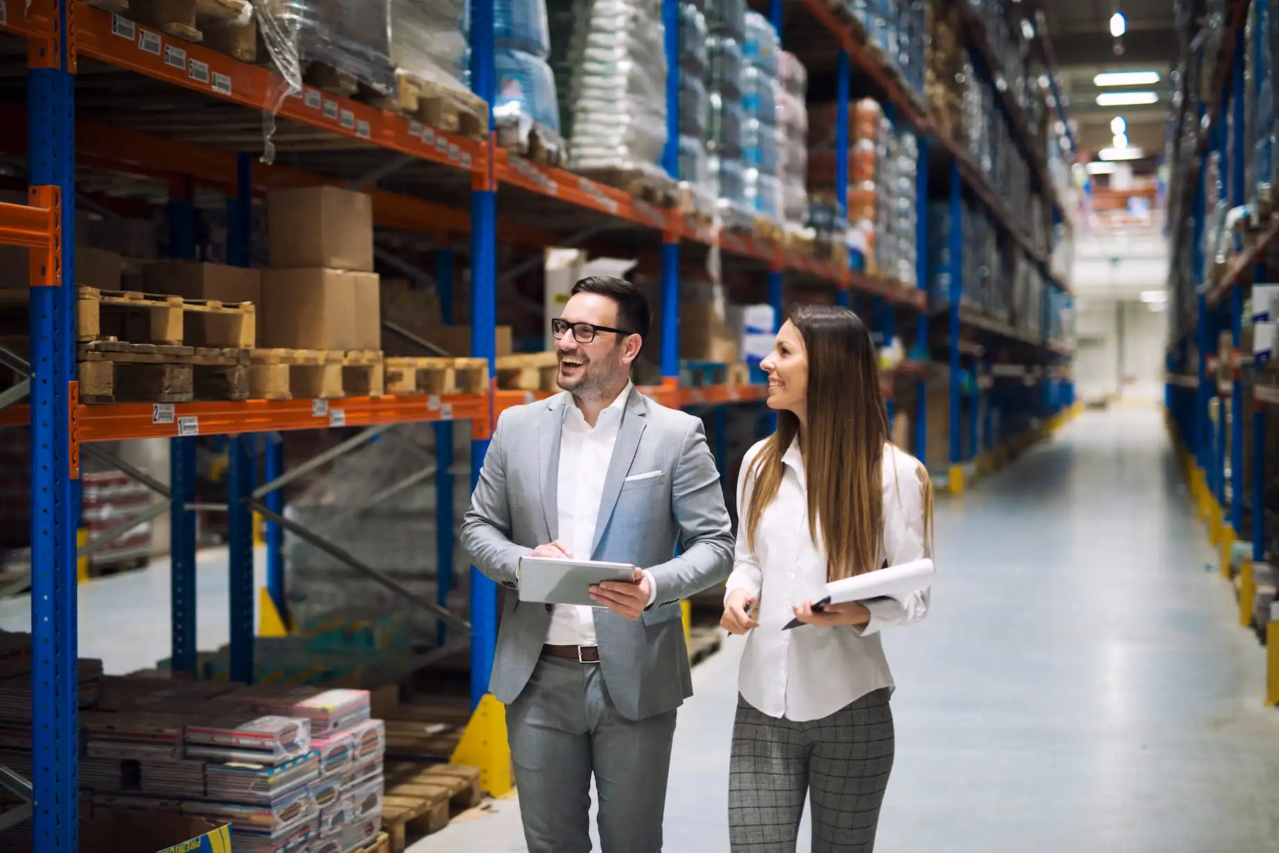 Bodega moderna de distribuidora mexicana con control de inventarios Evidence ERP